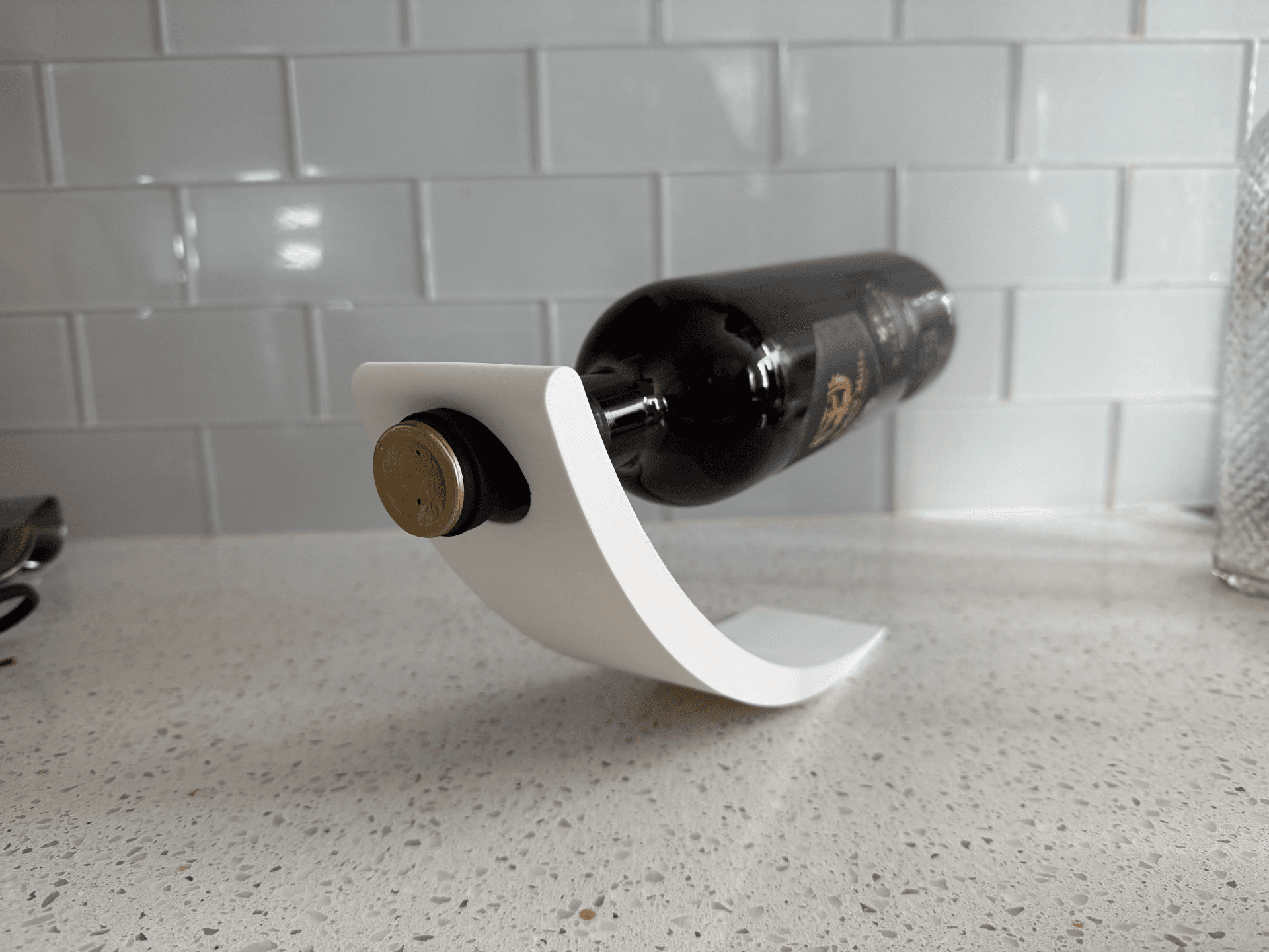 Suporte Flutuante para Garrafa de Vinho